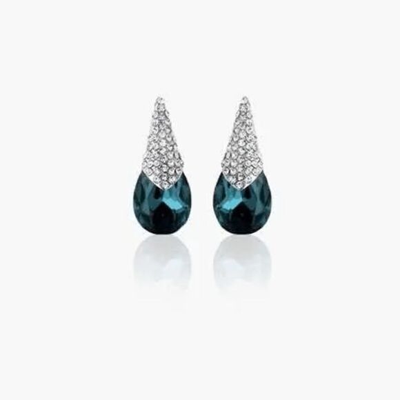 2/$40 Ladies Elegant Crystal Blue Earrings - Picture 1 of 3
